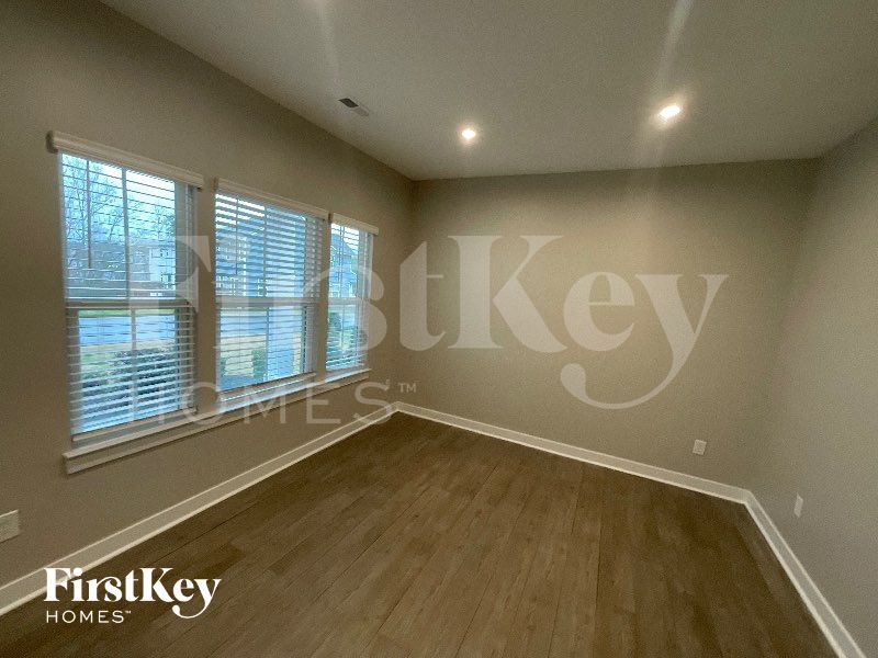 Building Photo - 1880 Tacoma Wy.