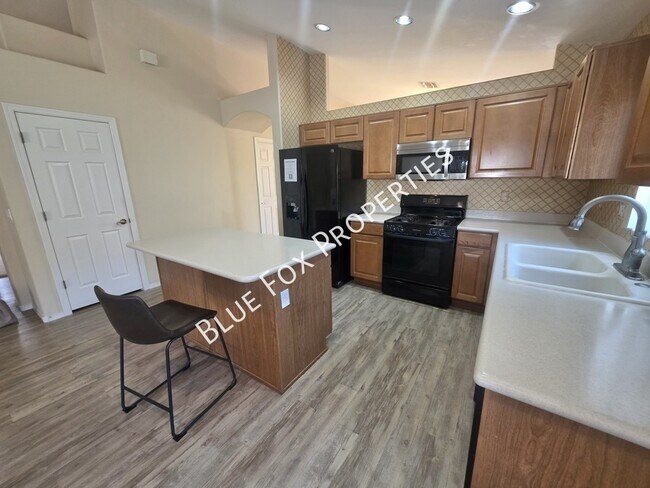 Building Photo - 6078 N Panorama Park Dr