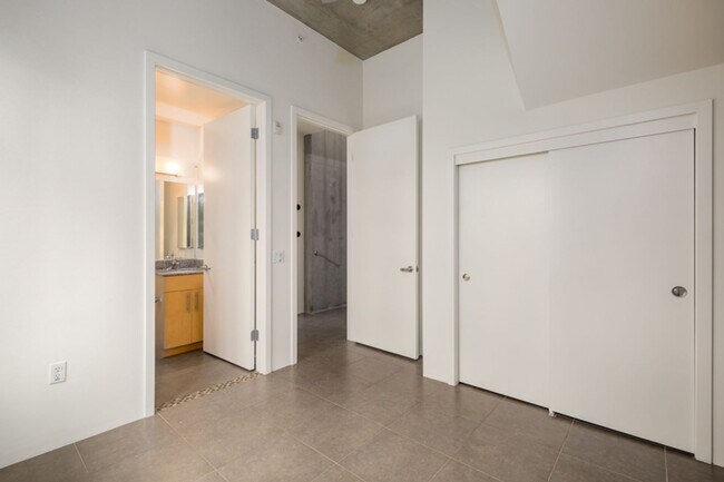 Building Photo - 2 bedroom 2 story East Village loft at Fah...