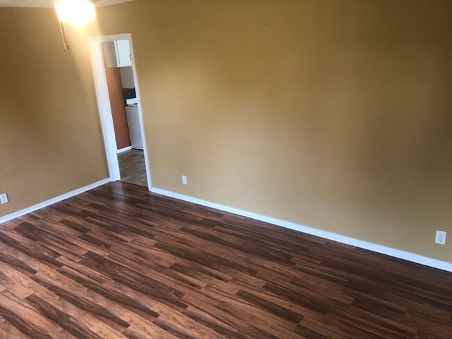 Building Photo - 1305 Raden Dr