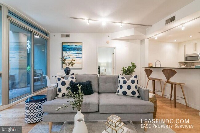 Building Photo - 1300 13th St NW