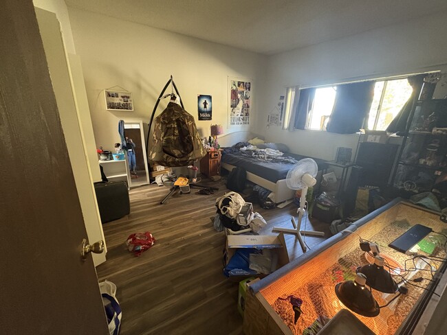 Building Photo - 1016 Drake Dr