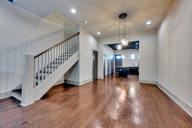 Building Photo - 202 Barristers Ct