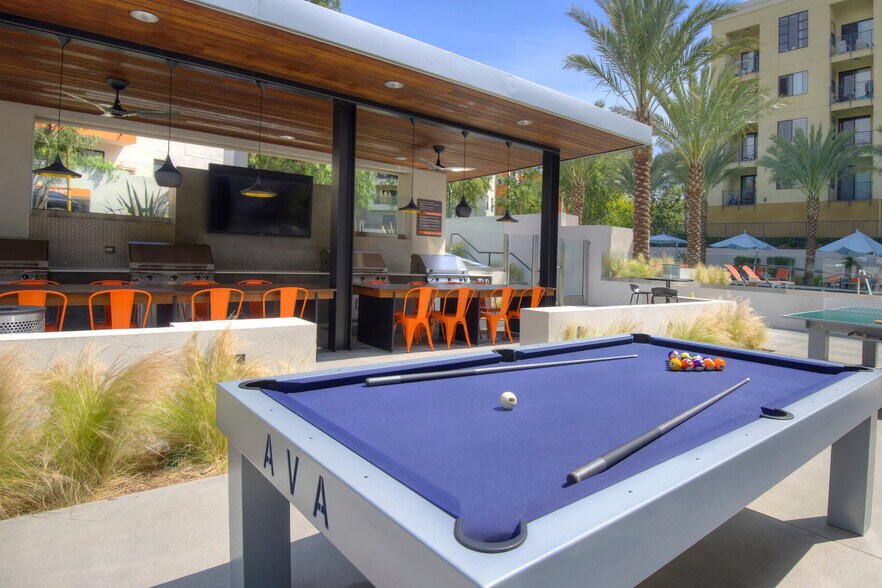 Building Photo - 10983 Bluffside Dr