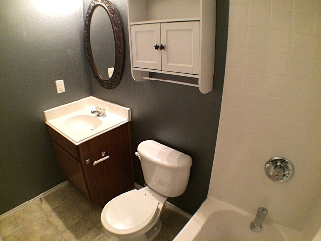 Building Photo - 3 Bedroom 2 Bath Gem In Crowley