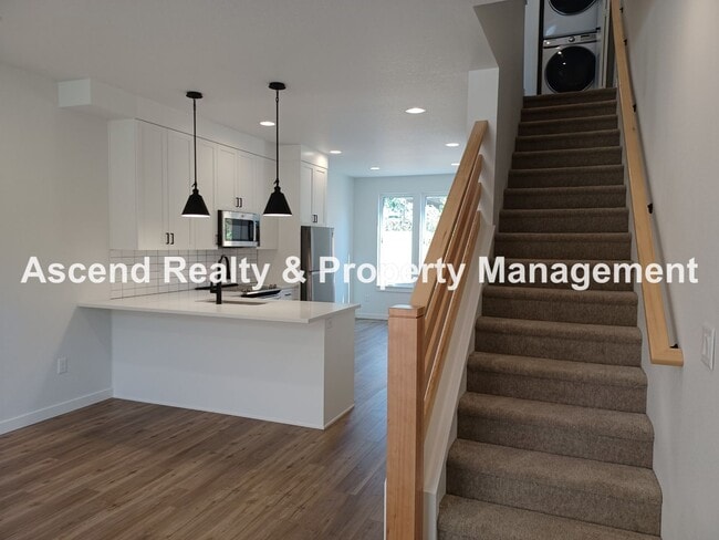 Building Photo - Newer 2 Level Townhome with Patio in Alberta Available August 10 Garbage Included Small Pets OK