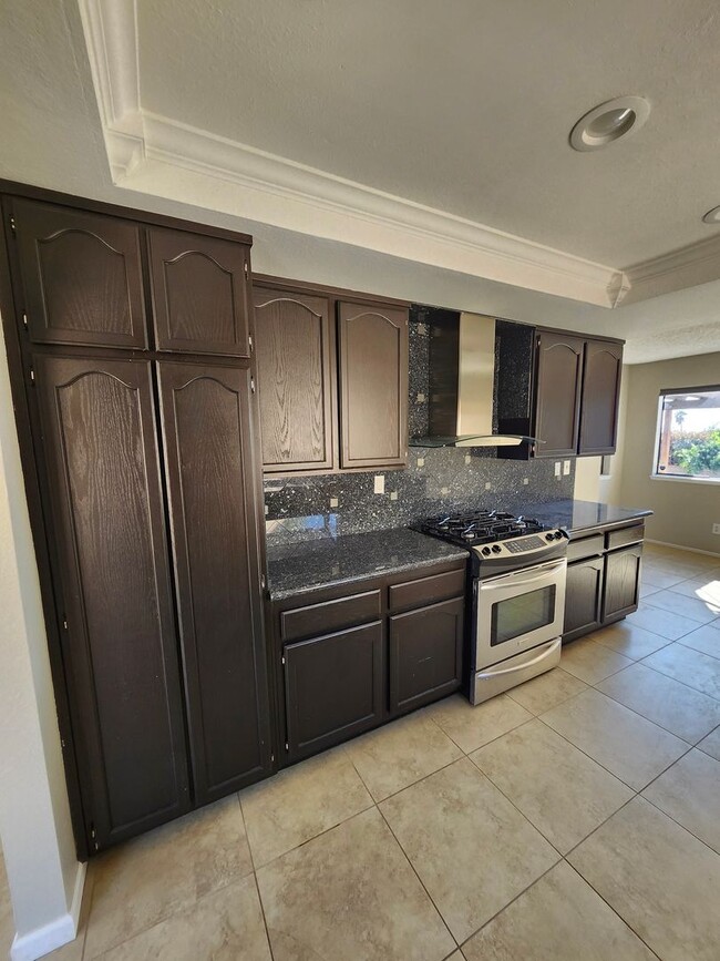 Building Photo - Charming Single-Story Home