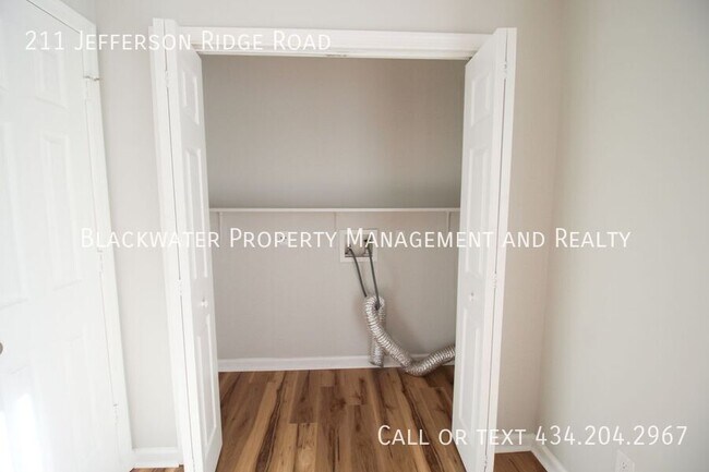 Building Photo - 211 Jefferson Ridge Rd