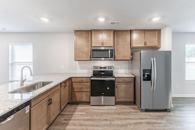 Building Photo - Beautiful home available for rent