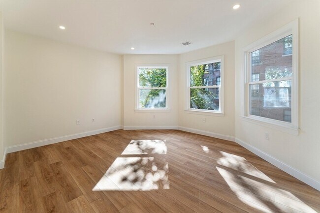 Building Photo - 27 Perrin St