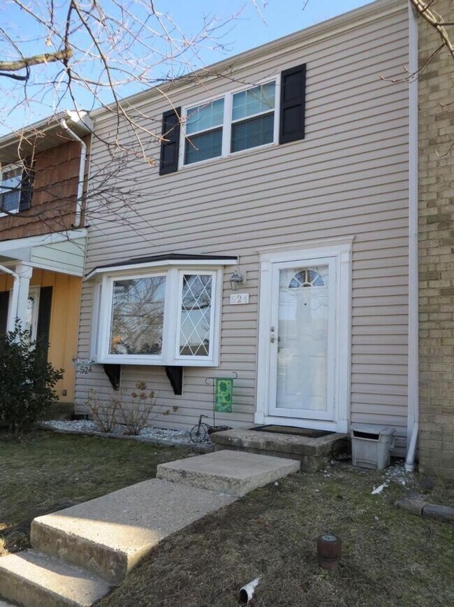 Primary Photo - Beautiful 3 BR/2.5 BA Townhome in Millersv...