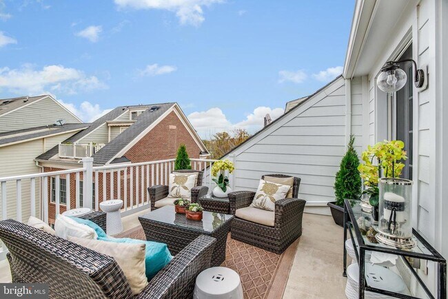 Building Photo - 705 Lyles Ln