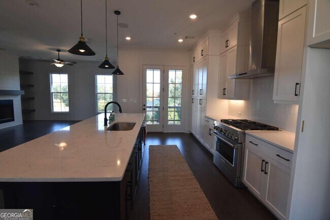 Building Photo - 469 Burton Dr