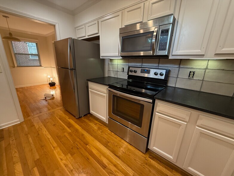 Building Photo - 2808 10th Ct S