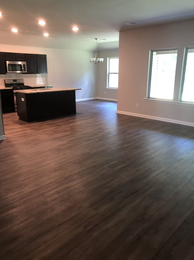 Building Photo - 75712 Rickelin Dr