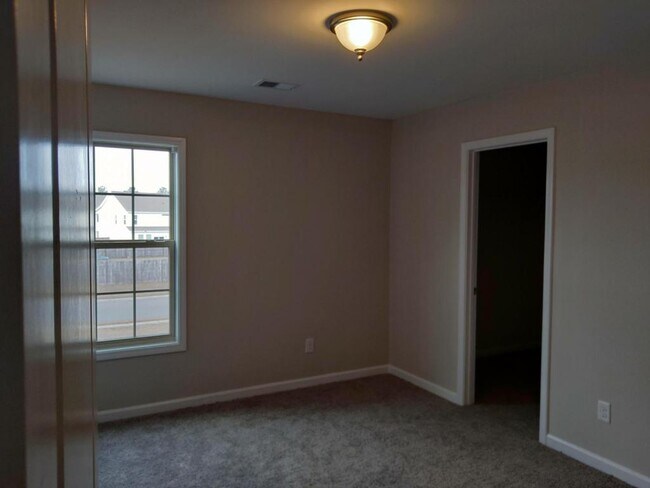 Building Photo - 128 Carolina Wren Ave
