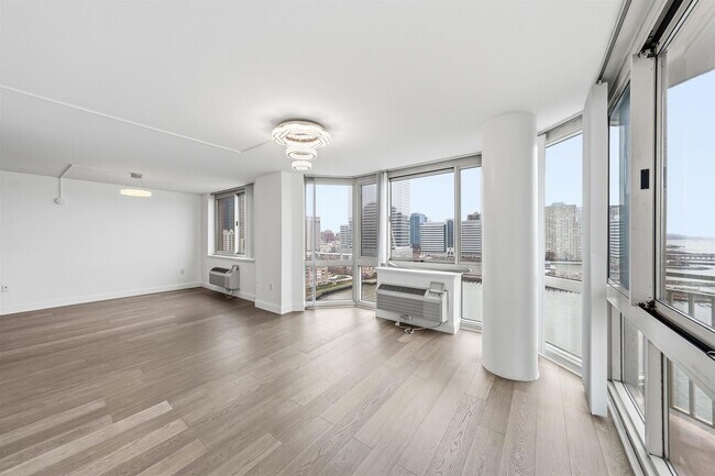 Building Photo - 20 2nd St