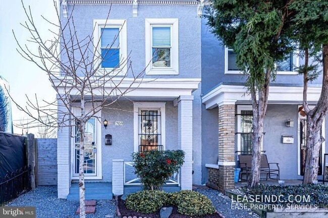 Primary Photo - 709 16th St NE