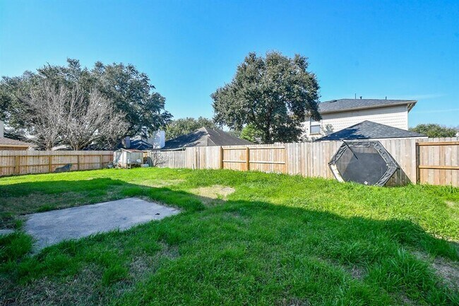 Building Photo - 20418 Linden Tree Dr