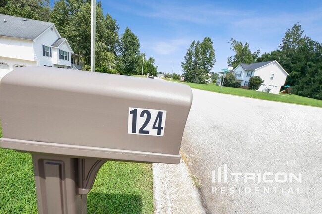 Primary Photo - 124 Kings Crossing Ct