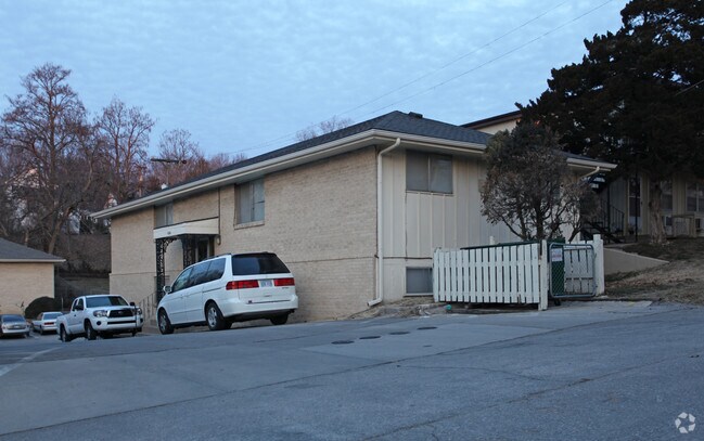 Building Photo - Parkview Plaza Apartments