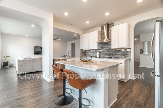 Building Photo - 302 Colonial Blf
