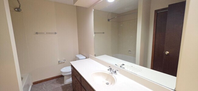 Building Photo - 3 Bedroom 2 Bathroom home in Southwest Springfield for $1495!