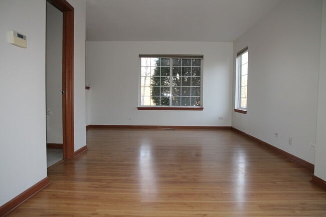 Building Photo - 694 Lincoln Station Dr