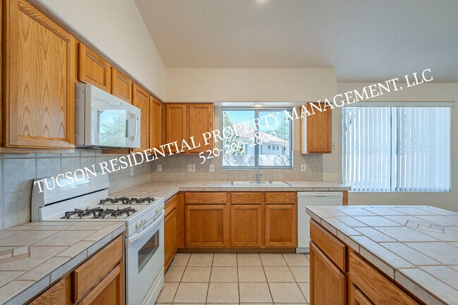 Building Photo - 11174 N Sand Pointe Dr
