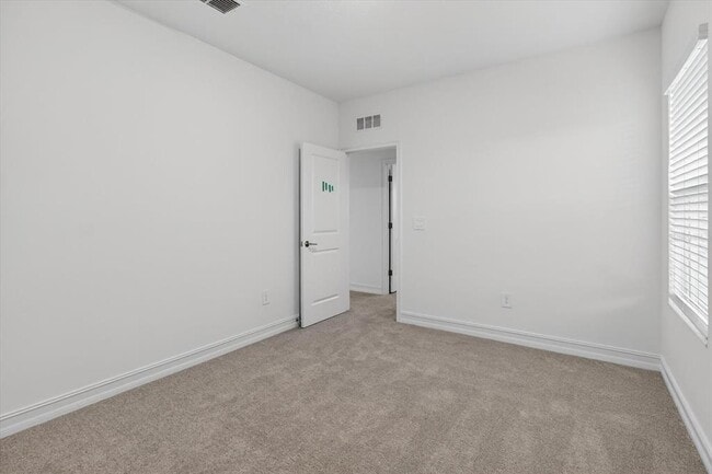 Building Photo - 6925 116th St E