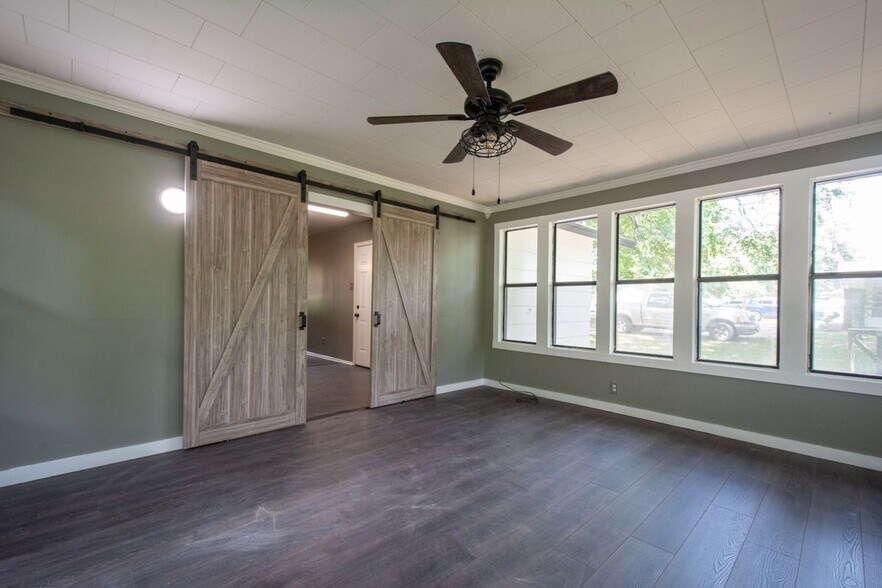 Building Photo - 1811 Linda Ln