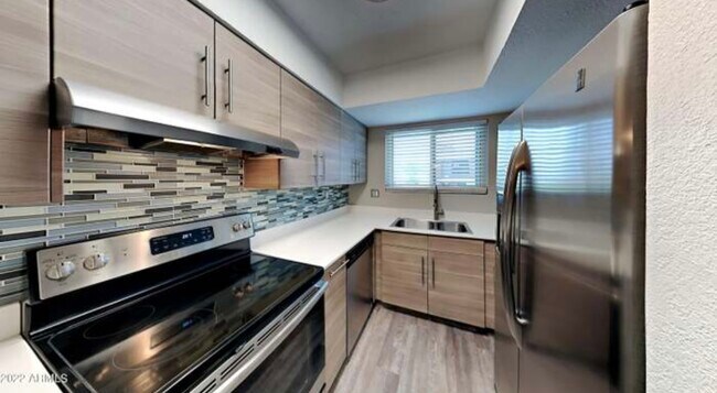 Building Photo - 1545 E Sahuaro Dr