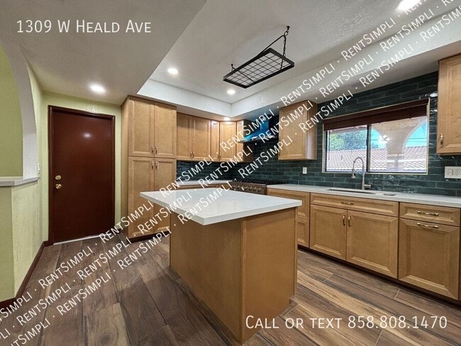 Building Photo - 1309 W Heald Ave