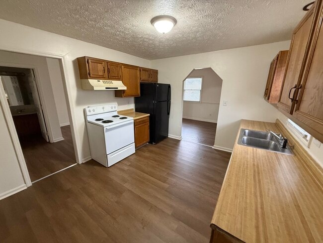 Building Photo - 341 Garden Park Dr