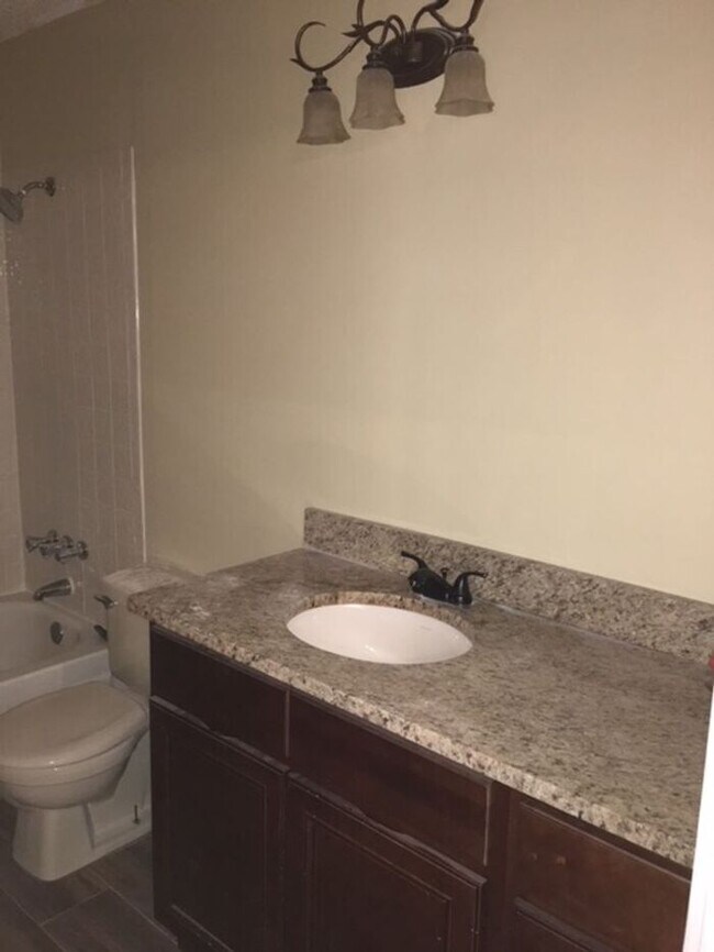 Building Photo - 2/2 Beutiful Condo at Hidden Springs - Dow...