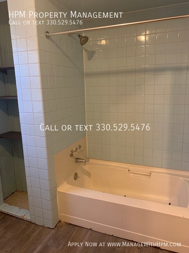 Building Photo - 1109 Hoover Pl NW