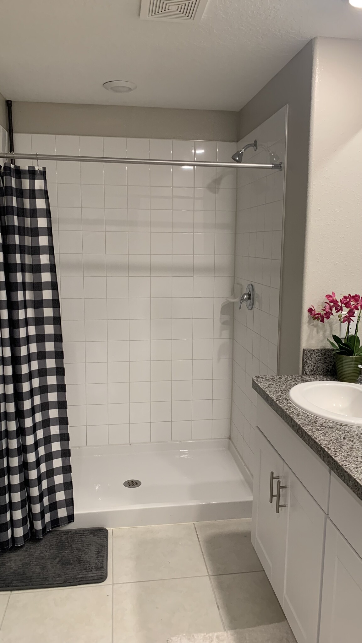 Building Photo - 584 Royal Empress Dr