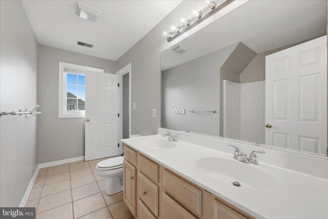 Building Photo - 102 Bramble Ct