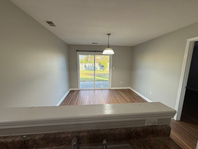 Building Photo - Updated home in Highview