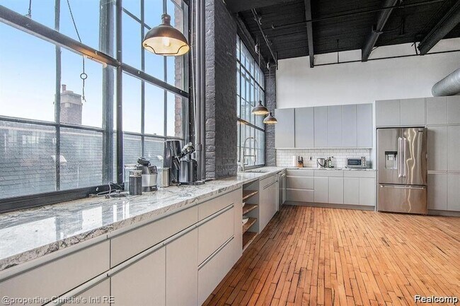 Building Photo - 1535 Sixth St