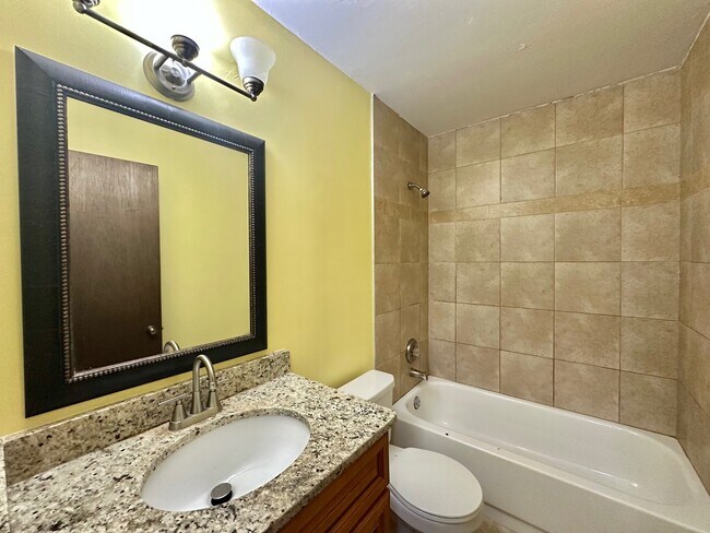 Building Photo - 160 S Waters Edge Dr