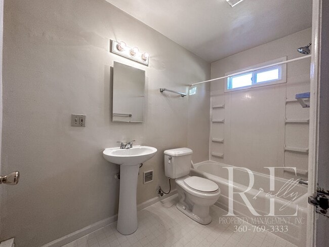 Building Photo - Fantastic Manette; Seattle Peek-a-boo