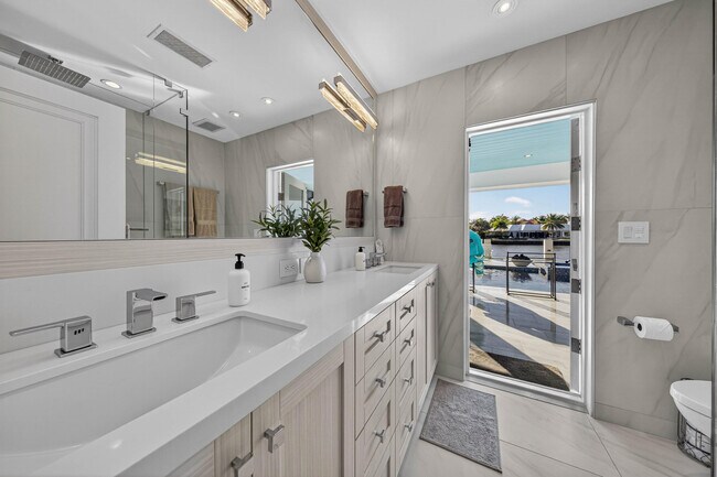 Building Photo - 3109 NE 42nd Ct