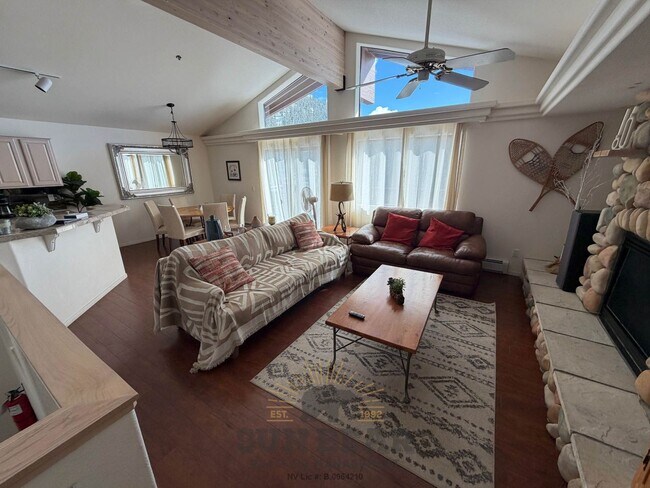 Building Photo - Gorgeous Lake View! 3 Bedroom in Incline Village!  Allows a cat!