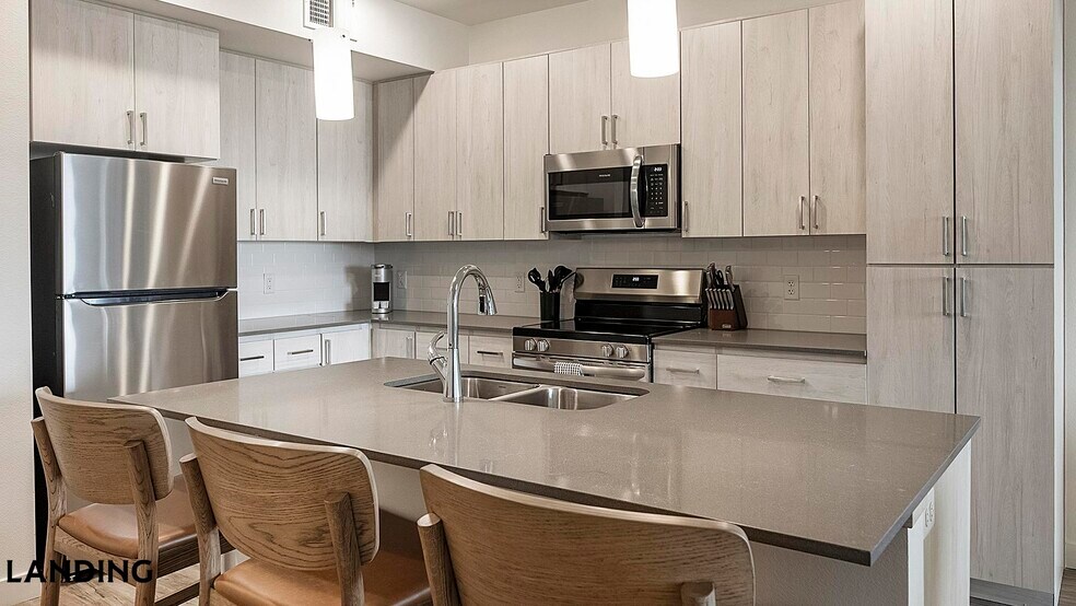 Building Photo - 1760 S Crismon Rd