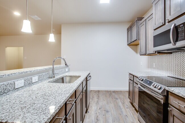 Building Photo - Beautiful New Townhome Located South of To...