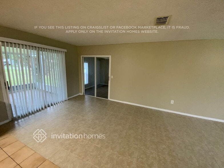 Building Photo - 806 Tappen Ct NE