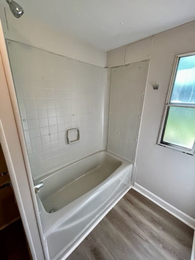 Building Photo - Adorable 2 bedroom 2 bath Mobile Home loca...