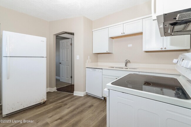 Building Photo - 2112 McCloskey Ave