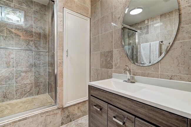 Building Photo - 8804 Mountain Ridge Dr